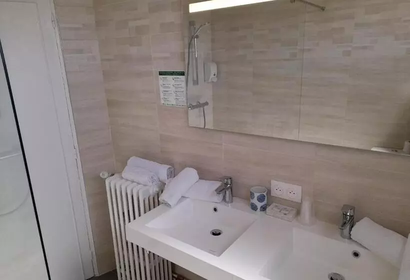 Отель De France