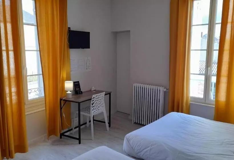 Отель De France