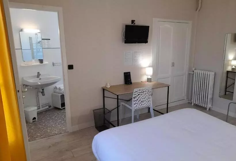 Отель De France