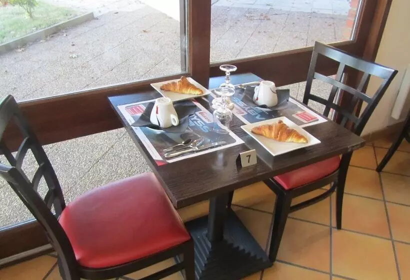 호텔 Hôtel   Restaurant Le Saint Joseph