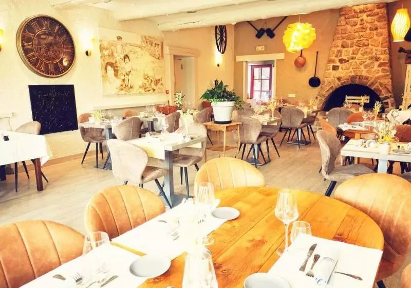 호텔 Logis La Sapinière