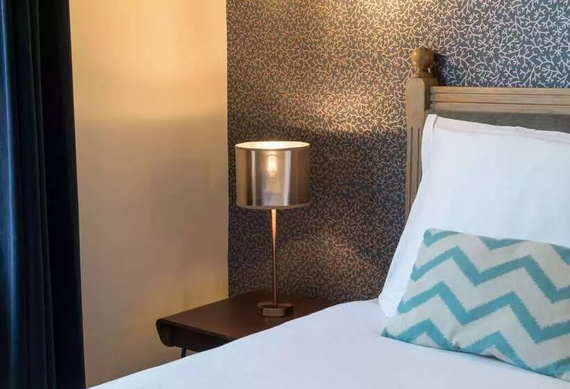 Отель The Originals Boutique, Hôtel La Colonne De Bronze, Saintvalérysursomme