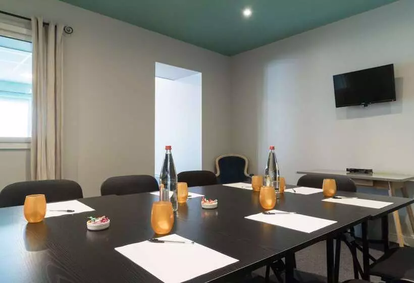 Отель The Originals Boutique, Hôtel La Colonne De Bronze, Saintvalérysursomme