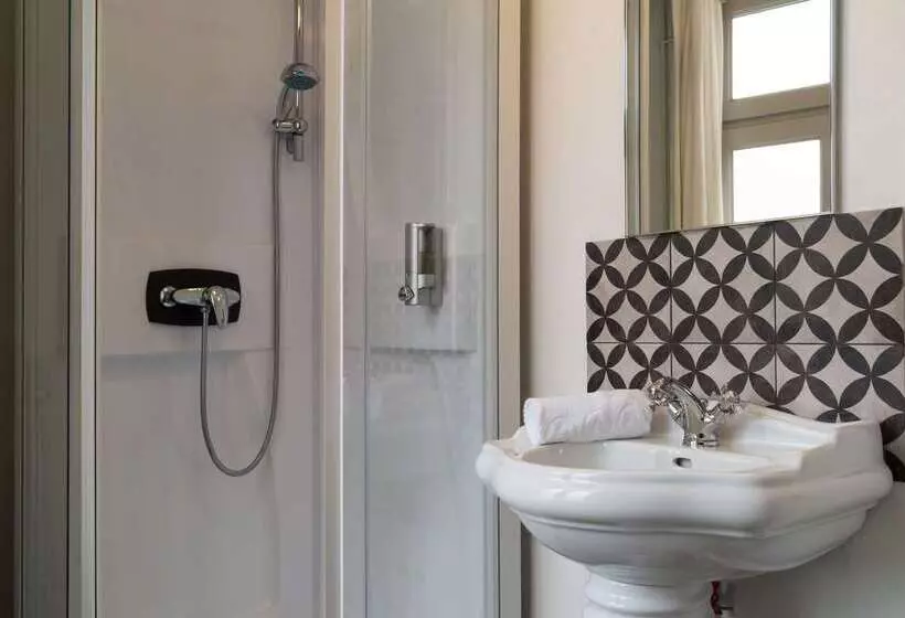 Отель The Originals Boutique, Hôtel La Colonne De Bronze, Saintvalérysursomme