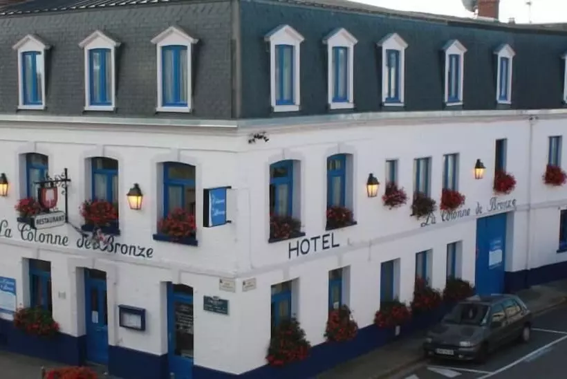 Отель The Originals Boutique, Hôtel La Colonne De Bronze, Saintvalérysursomme