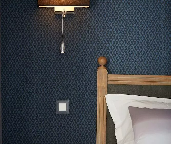 Отель The Originals Boutique, Hôtel La Colonne De Bronze, Saintvalérysursomme