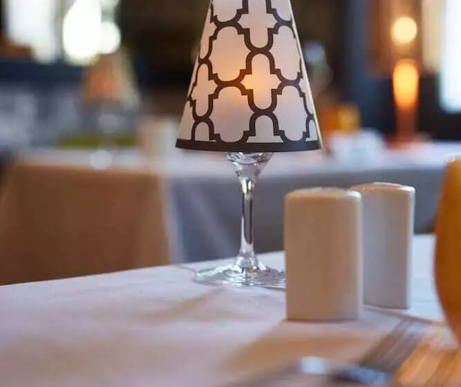 Отель The Originals Boutique, Hôtel La Colonne De Bronze, Saintvalérysursomme