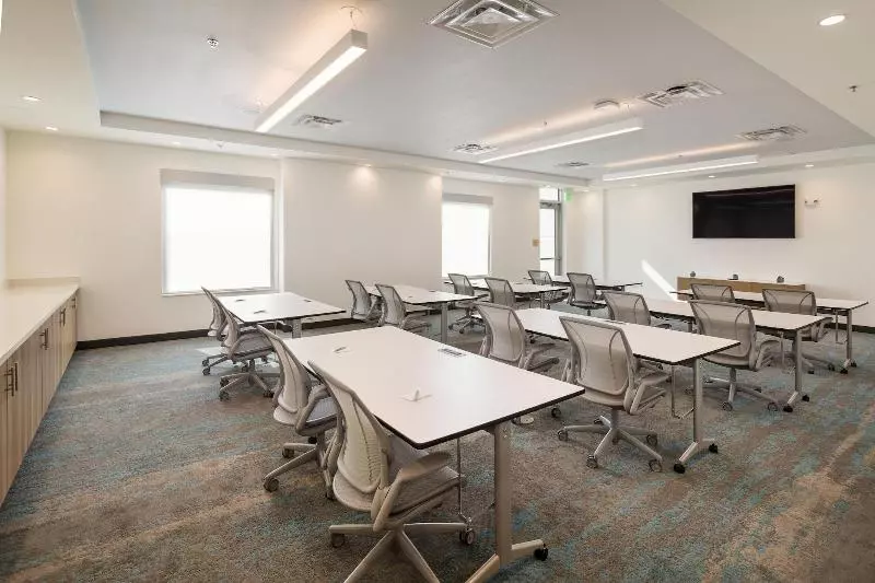 ホテル Element Denver International Airport