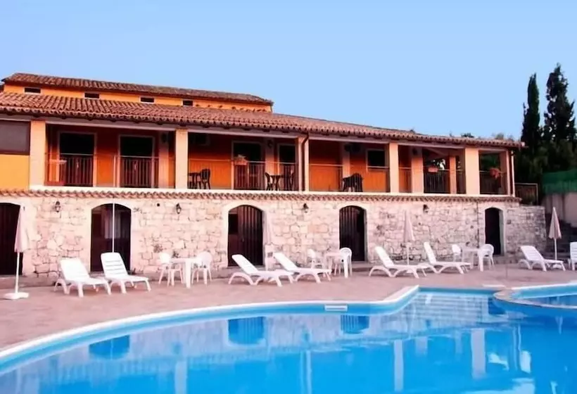 Maaseutuhotelli Azienda Agrituristica Le Chiuse