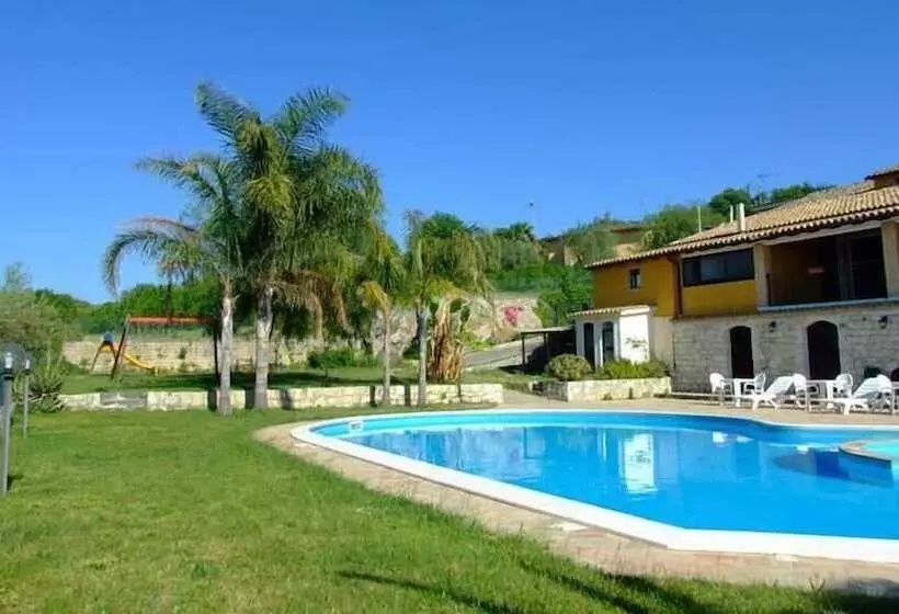 Maaseutuhotelli Azienda Agrituristica Le Chiuse