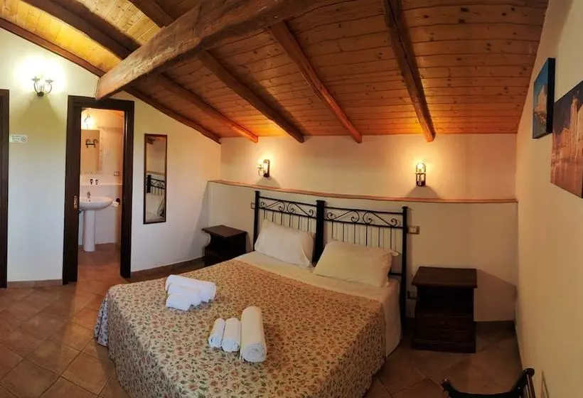 Maaseutuhotelli Azienda Agrituristica Le Chiuse