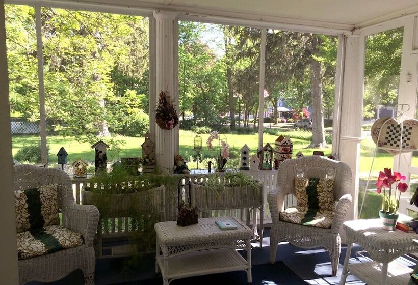 פנסיון 18 Vine Inn & Carriage House