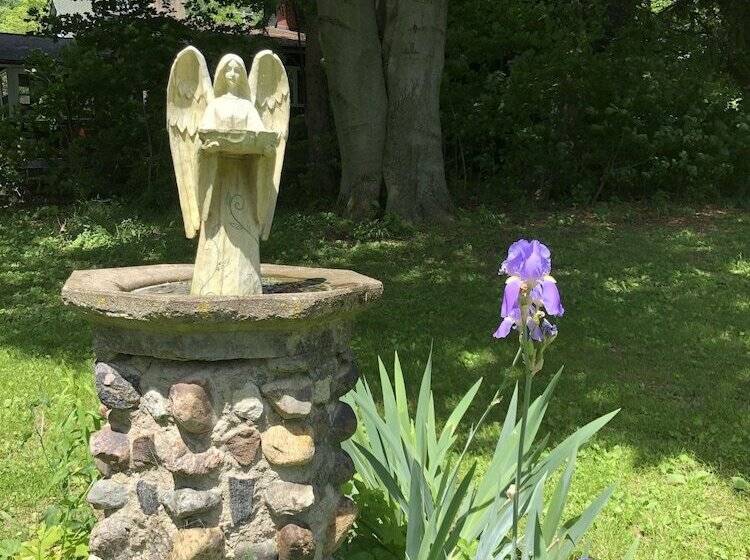 פנסיון 18 Vine Inn & Carriage House