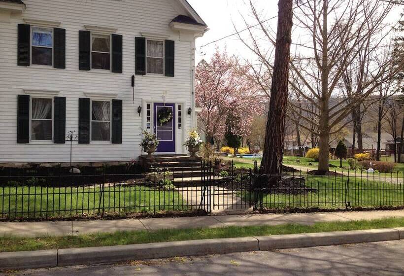 פנסיון 18 Vine Inn & Carriage House