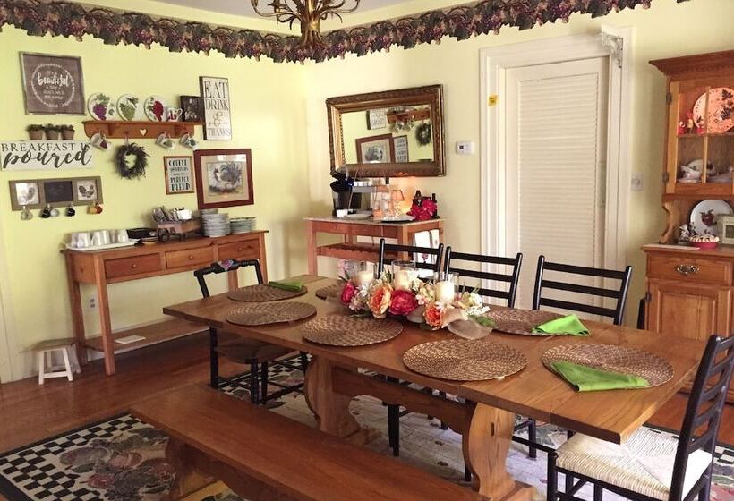 פנסיון 18 Vine Inn & Carriage House