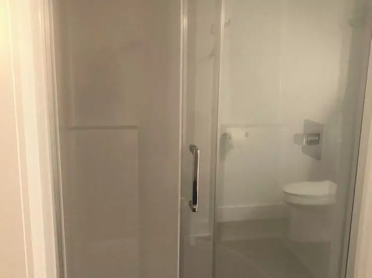 Majatalo 18 Vine Inn & Carriage House