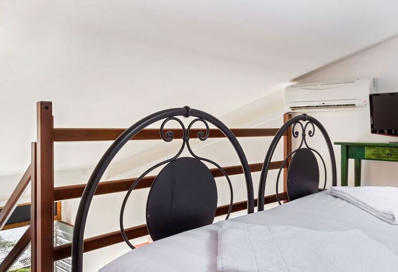 Quaint Cottage In Magione With Swimming Pool