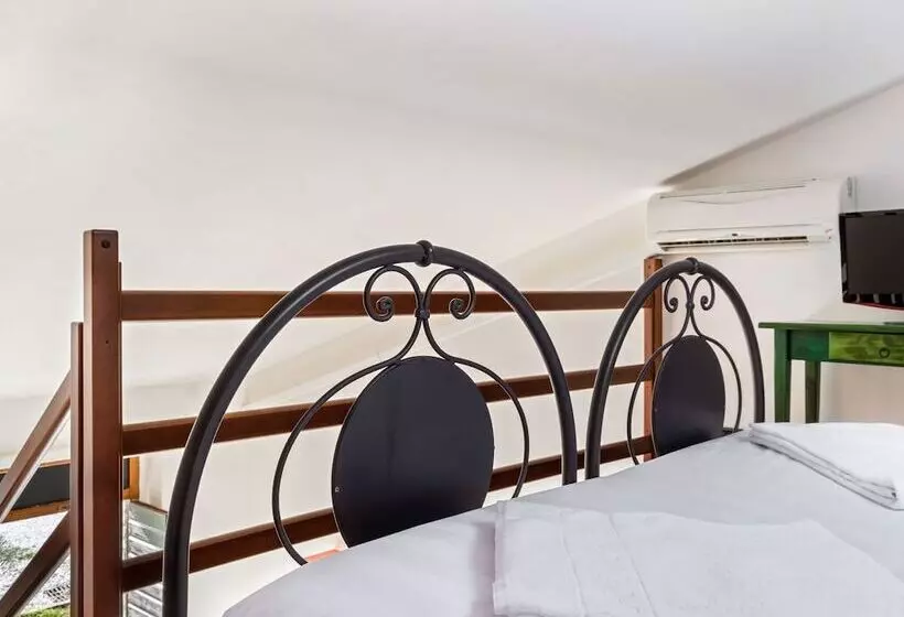 Quaint Cottage In Magione With Swimming Pool