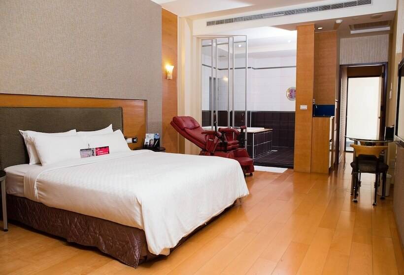 Royal Group Motel Chien Kuo Branch