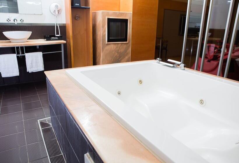 Royal Group Motel Chien Kuo Branch