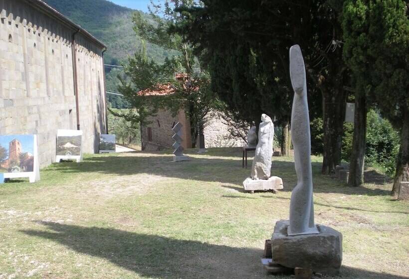 Beautiful Cottage In Pescia With Hot Tub