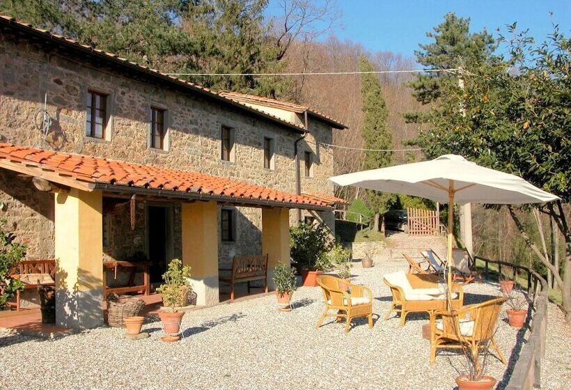 Beautiful Cottage In Pescia With Hot Tub