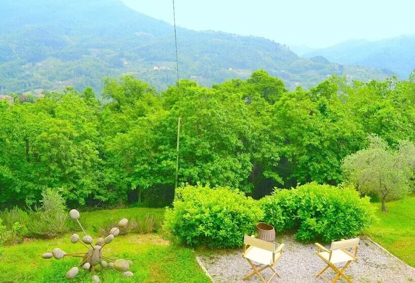 Beautiful Cottage In Pescia With Hot Tub