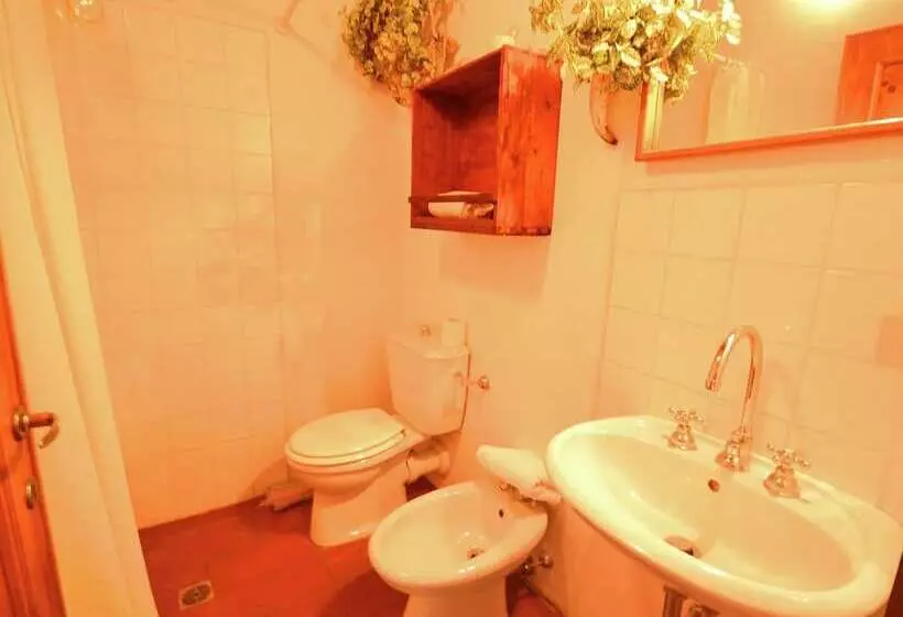 Beautiful Cottage In Pescia With Hot Tub