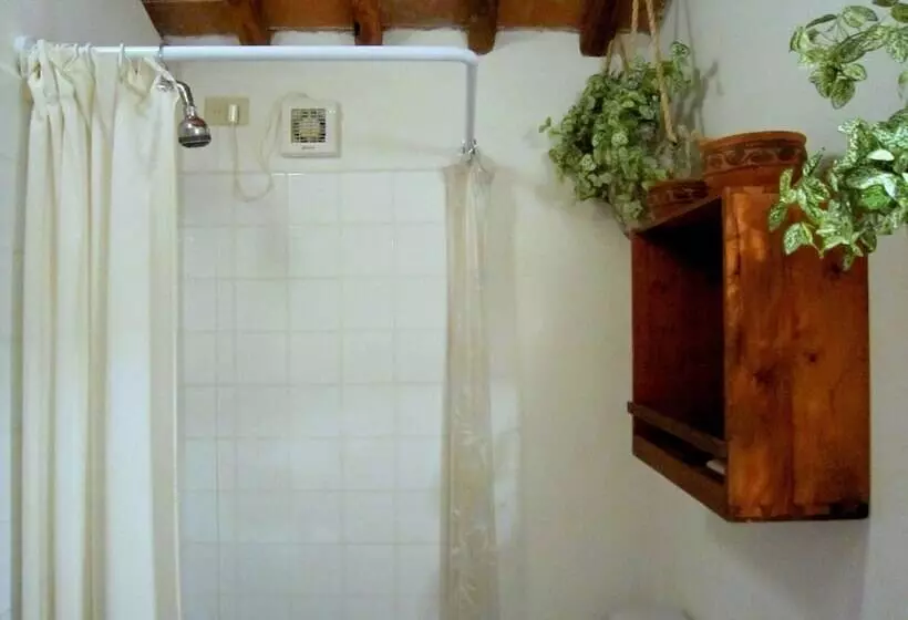 Beautiful Cottage In Pescia With Hot Tub