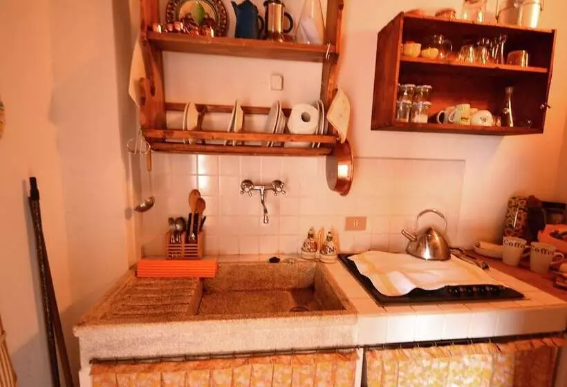 Beautiful Cottage In Pescia With Hot Tub