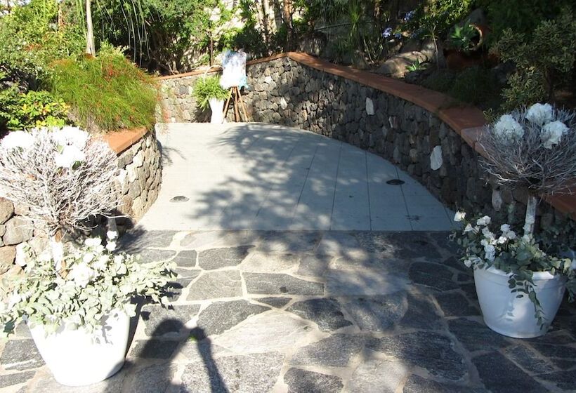 Bed and Breakfast L Incanto Restaurant & Suites