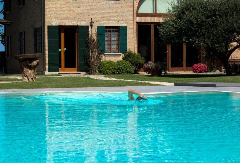 فندق ريفى Casolare La Quercia