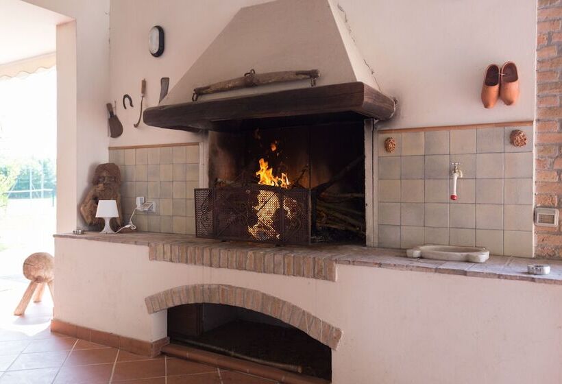 فندق ريفى Casolare La Quercia