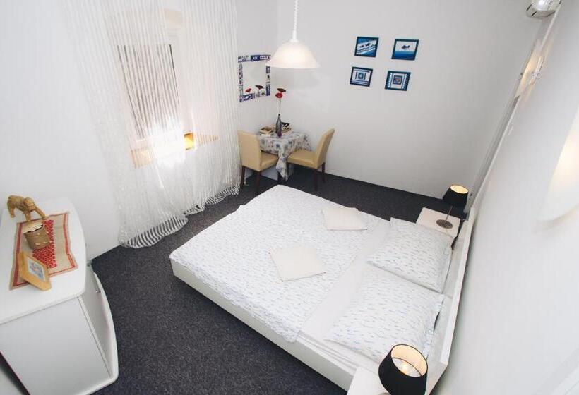 펜션 Apartments And Rooms Ille