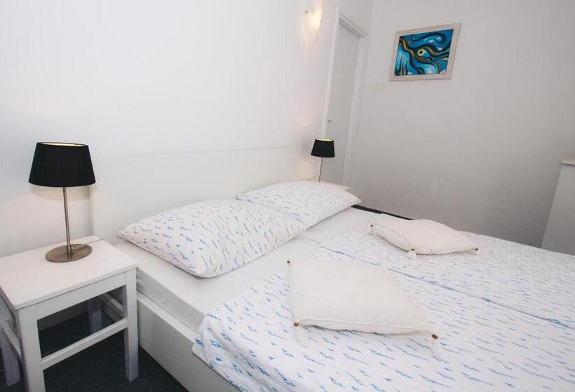 펜션 Apartments And Rooms Ille