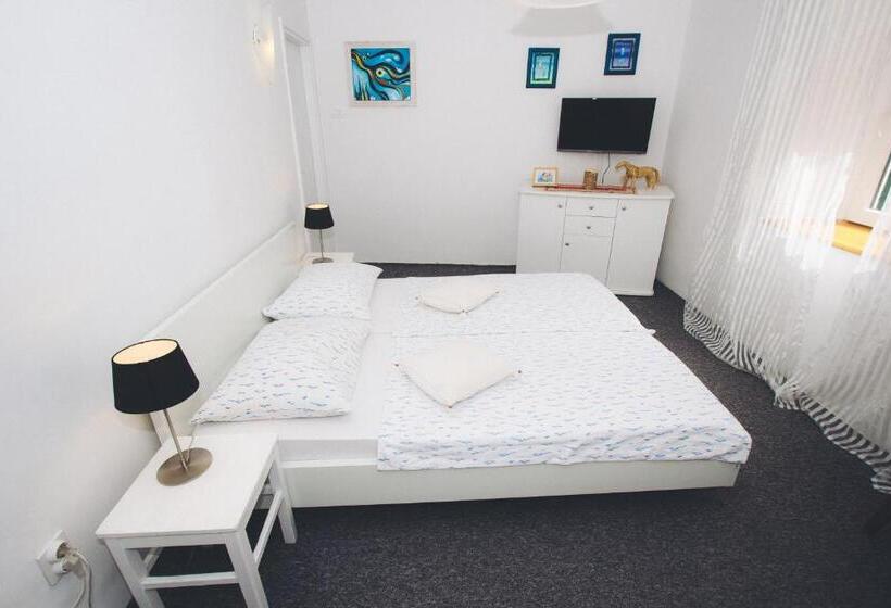 펜션 Apartments And Rooms Ille