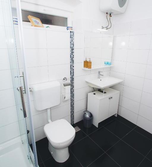 펜션 Apartments And Rooms Ille