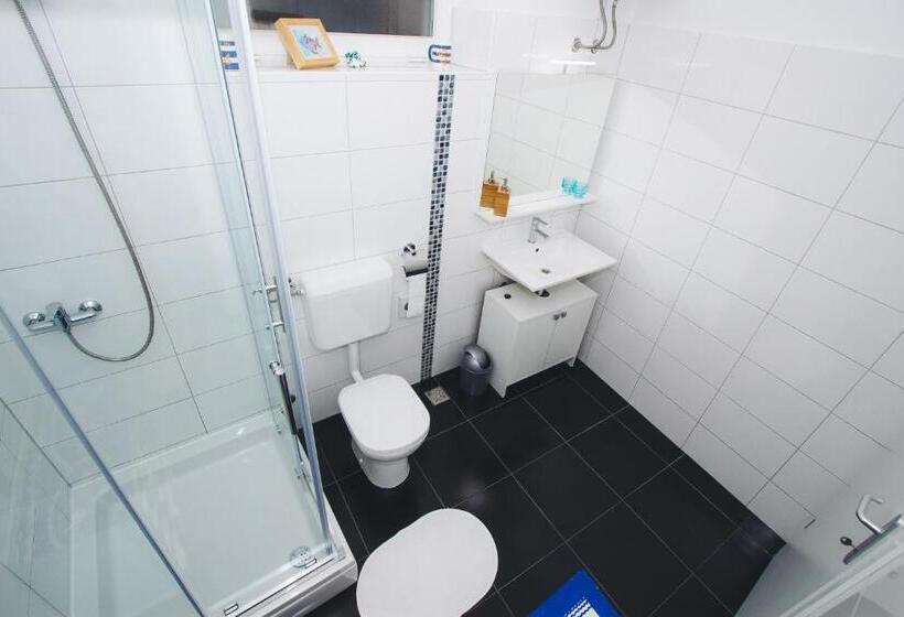 펜션 Apartments And Rooms Ille