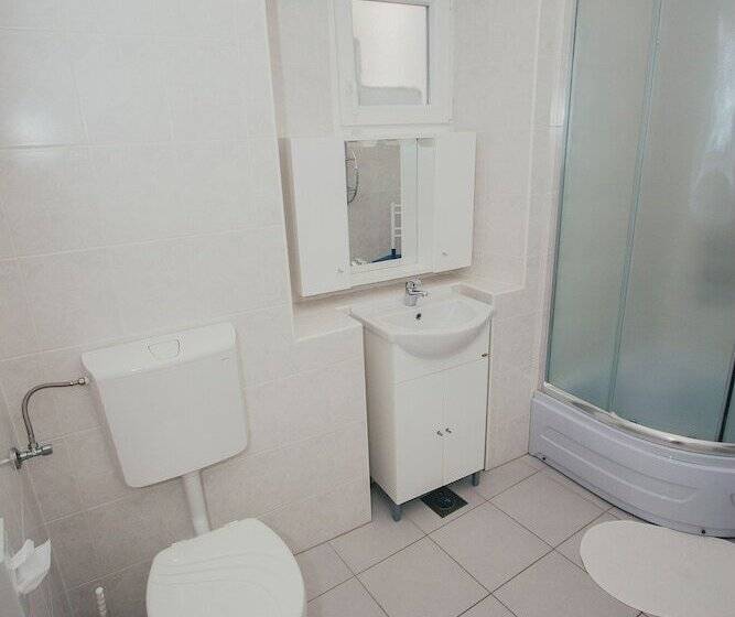 펜션 Apartments And Rooms Ille