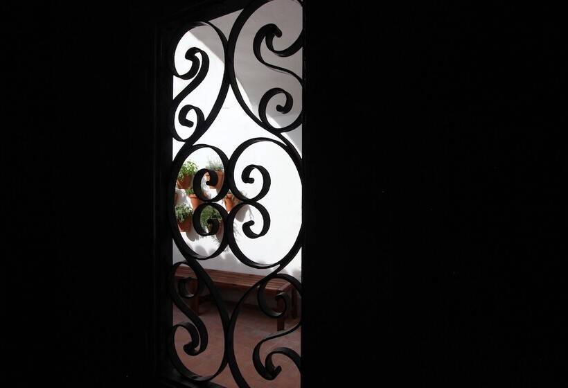 پانسیون Lavradores Boutique Guesthouse