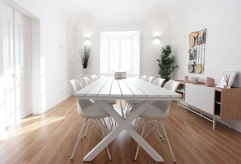 پانسیون Lavradores Boutique Guesthouse