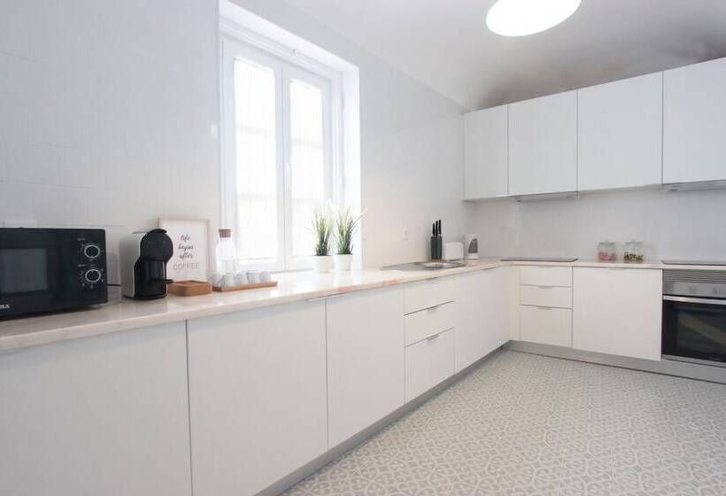 پانسیون Lavradores Boutique Guesthouse