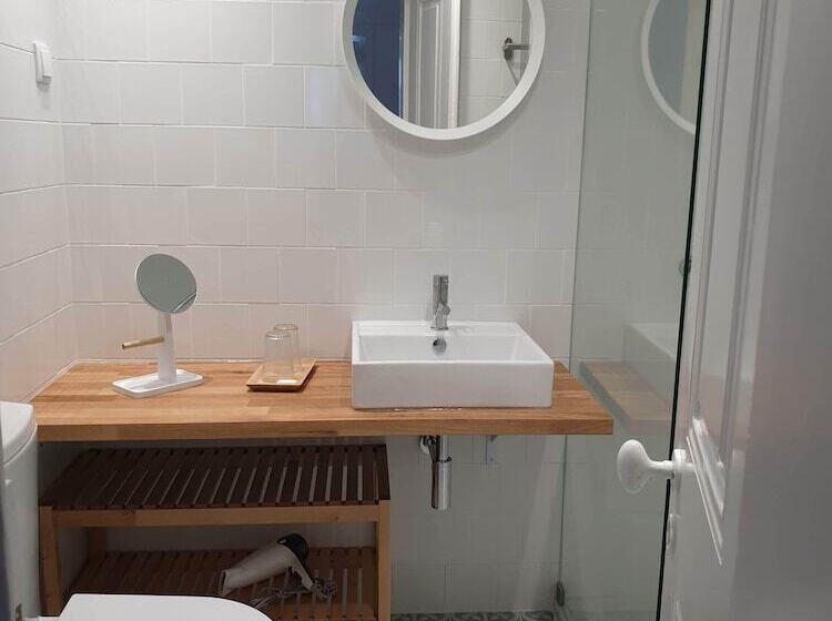 پانسیون Lavradores Boutique Guesthouse