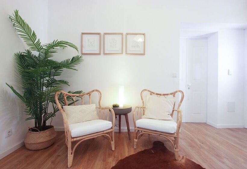 پانسیون Lavradores Boutique Guesthouse