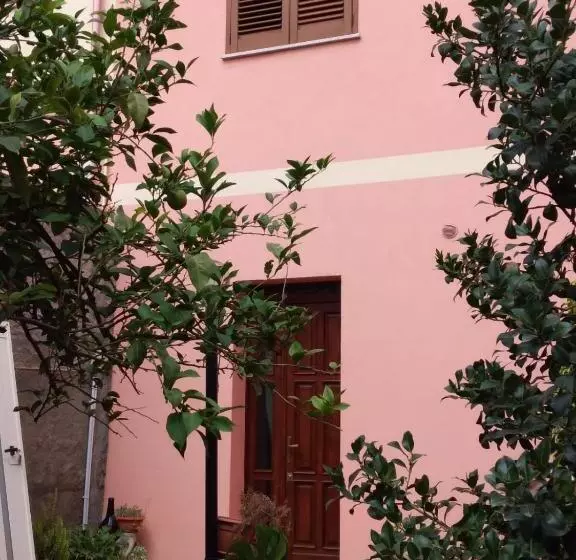 تختخواب و صبحانه L'agrifoglio Di Emy