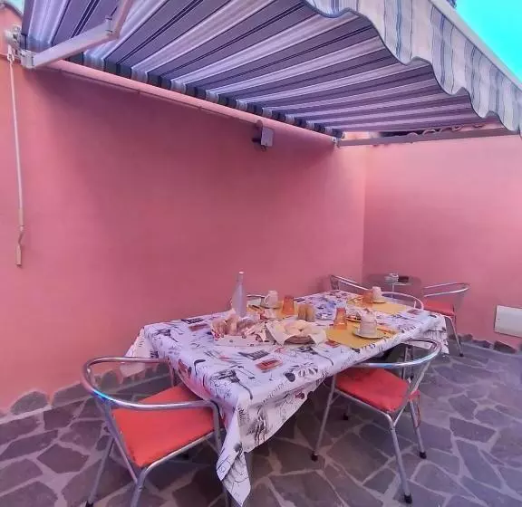 تختخواب و صبحانه L'agrifoglio Di Emy