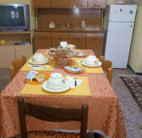 تختخواب و صبحانه L'agrifoglio Di Emy