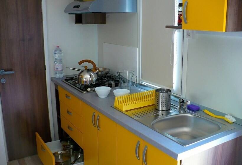 Отель Victoria Mobilehome In Village Residence Juliamare