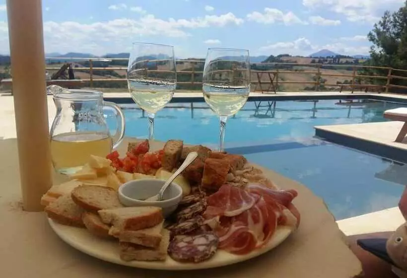 Maaseutuhotelli La Cerqua