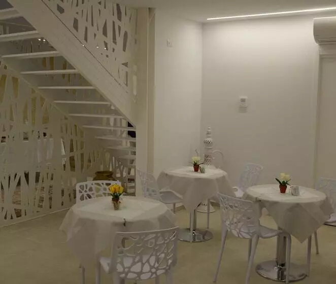 پانسیون In & Out Matera